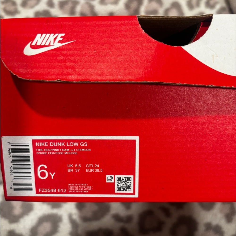 Nike dunks - image 2